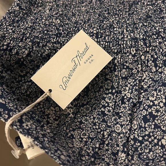 Nwt floral universal thread top - Picture 4 of 4